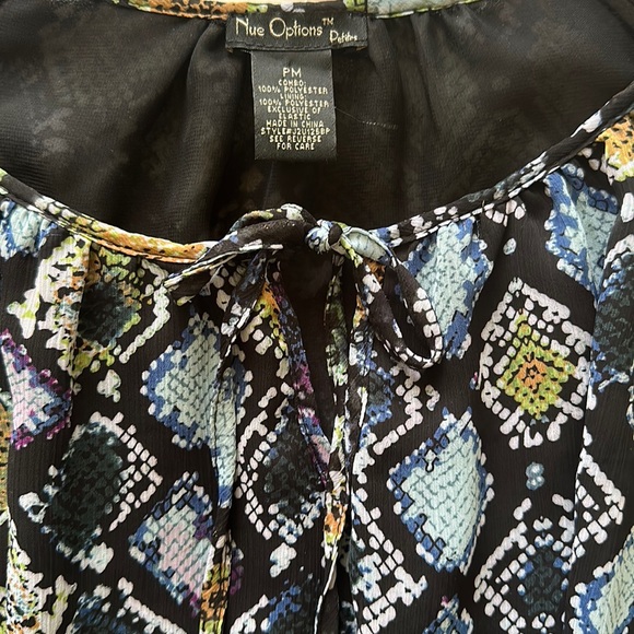 💖Nu Options sheer blue blouse with peek a boo shoulder,sheered elastic waist - Picture 3 of 3